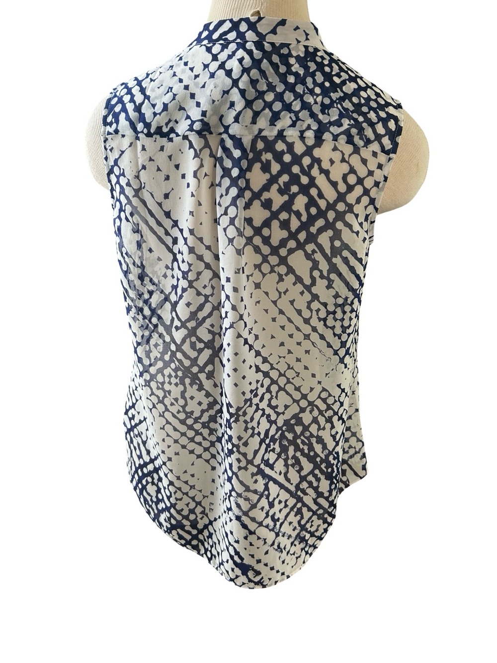 Cabi Sleeveless
Blouse Size S Blue White Abstract
Print Ruffle Front - Picture 6 of 6